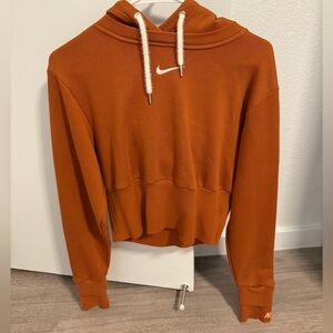 nike cropped hoodie